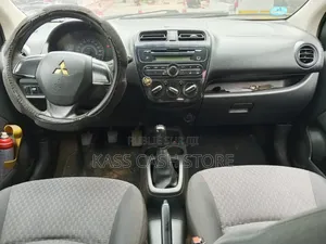 Mitsubishi Spacestar 2017 Gris