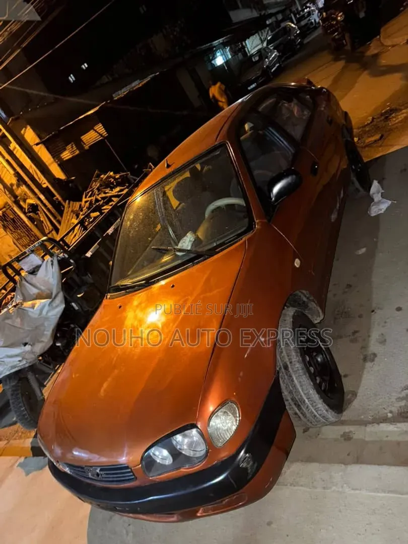 Toyota Corolla 2002 Orange