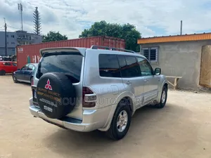 Mitsubishi Pajero 2004 Gris