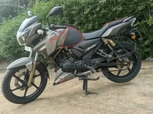 Nouveau TVS Apache 180 RTR 2025 Gris