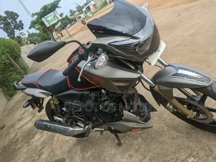Nouveau TVS Apache 180 RTR 2025 Gris