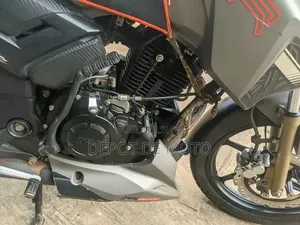 Nouveau TVS Apache 180 RTR 2025 Gris
