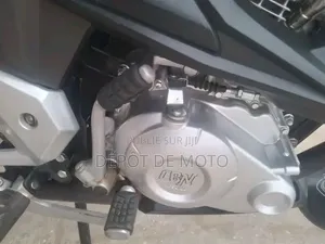 Nouveau TVS Apache 180 RTR 2025 Gris