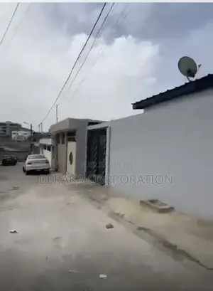 3chbre Villa dans Beraka Corporation, Cocody à Vendre