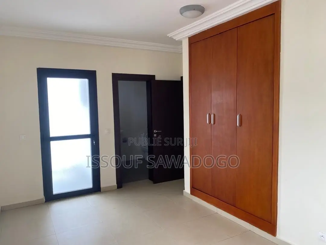 5chbre Duplex dans Isbank, Cocody à Louer