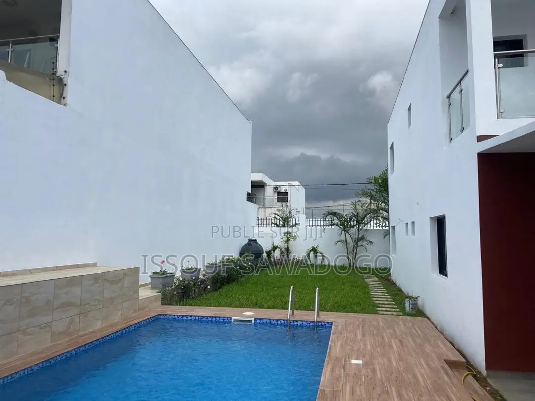 5chbre Duplex dans Isbank, Cocody à Louer
