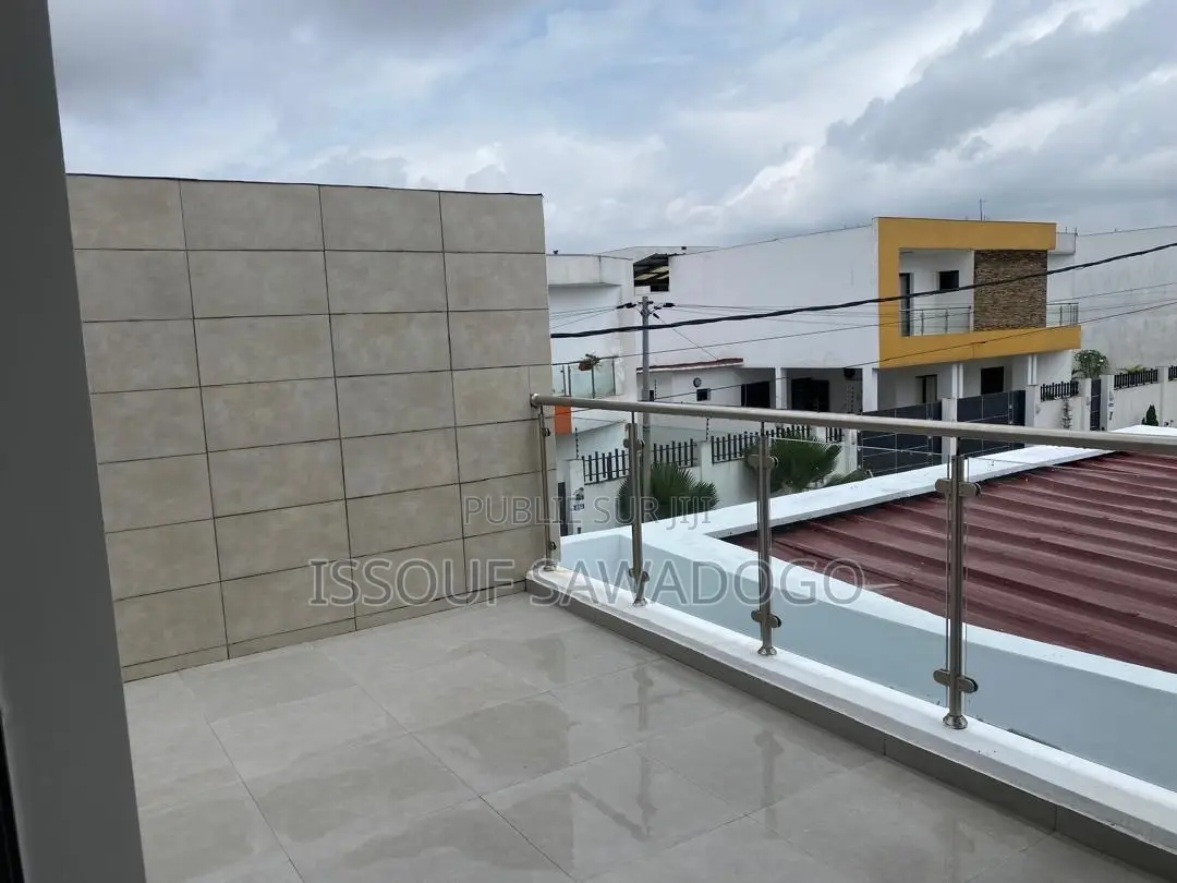 5chbre Duplex dans Isbank, Cocody à Louer