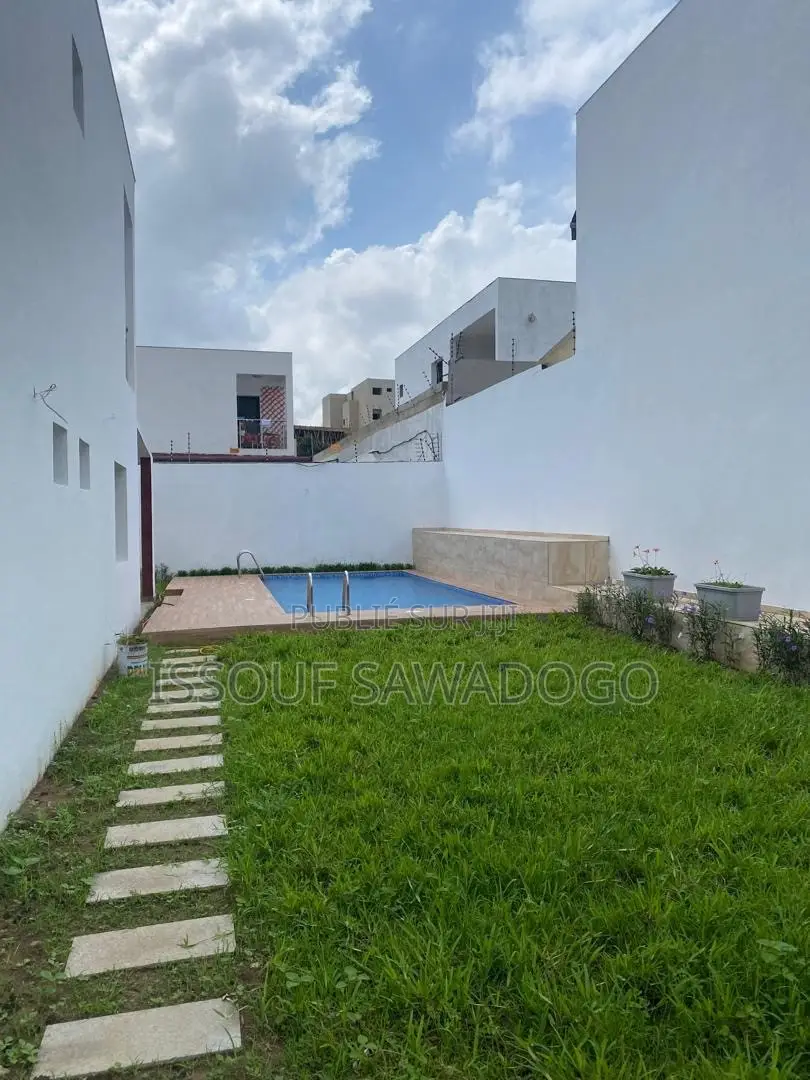5chbre Duplex dans Isbank, Cocody à Louer