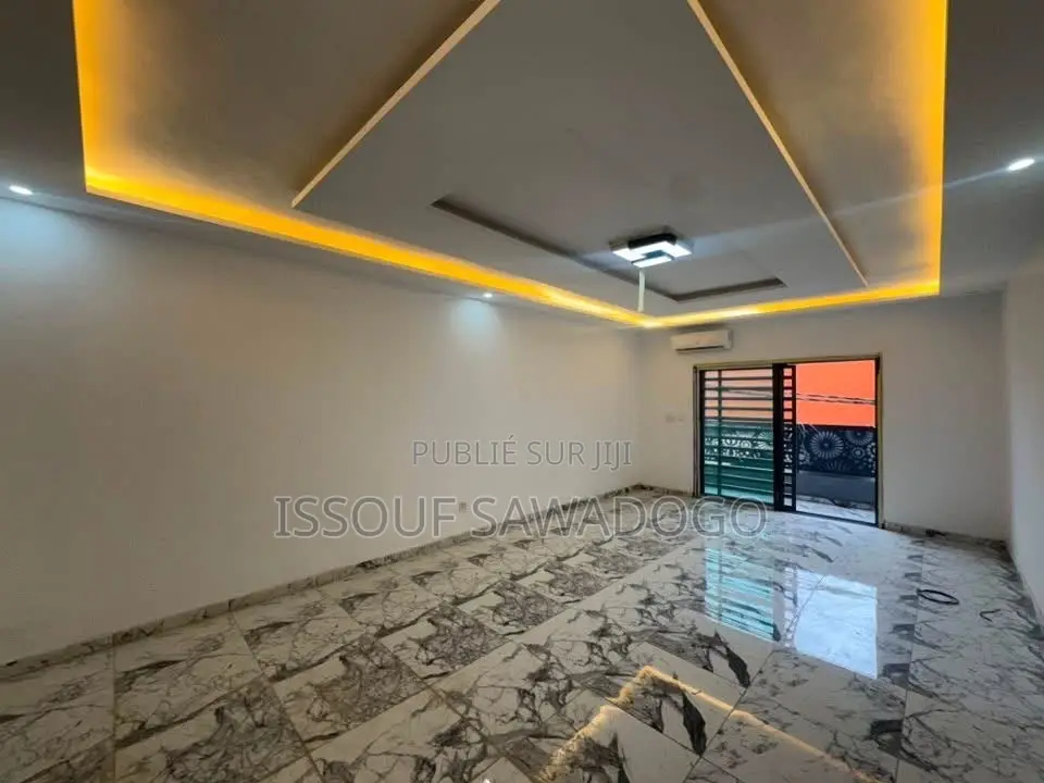 2chbre Appartement dans Isbank, Cocody à Louer