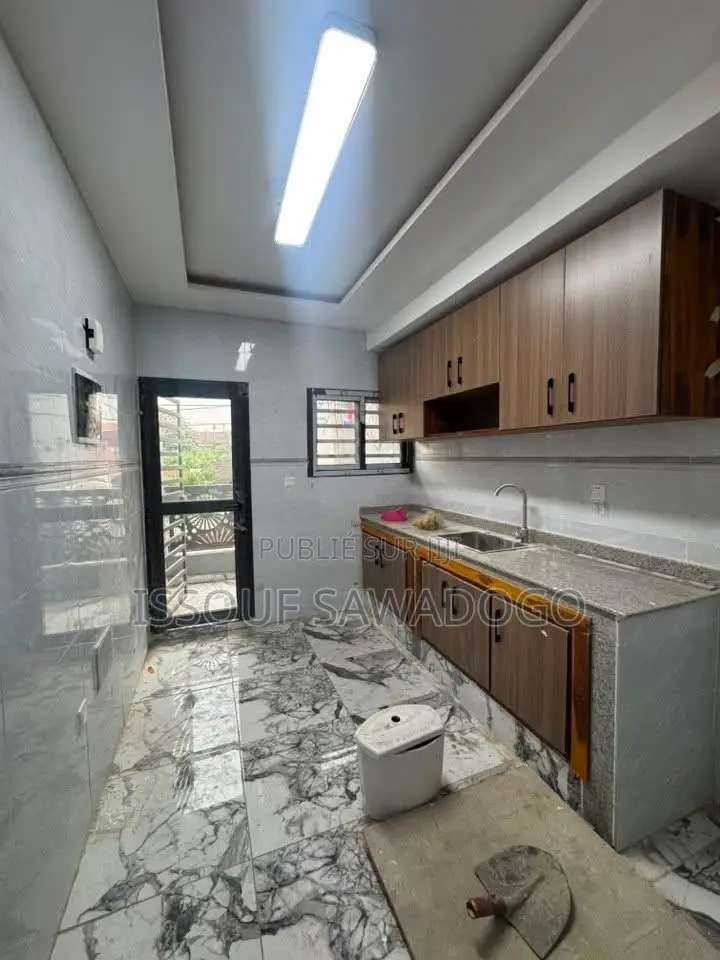 2chbre Appartement dans Isbank, Cocody à Louer
