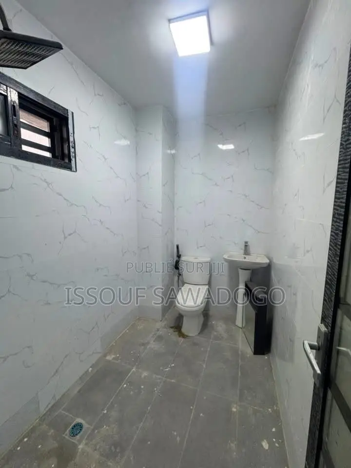 2chbre Appartement dans Isbank, Cocody à Louer