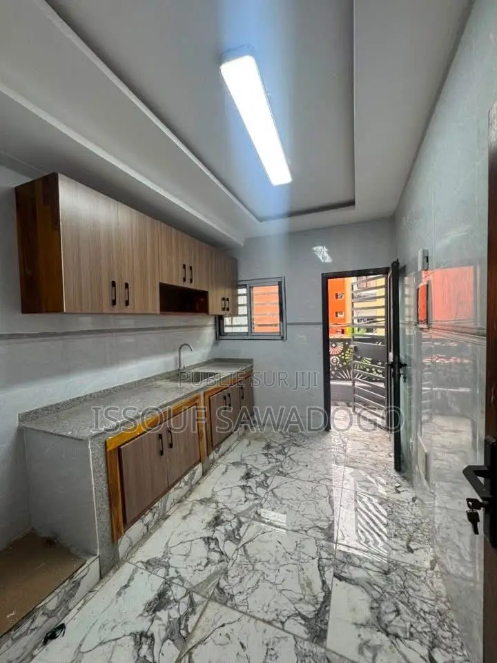2chbre Appartement dans Isbank, Cocody à Louer