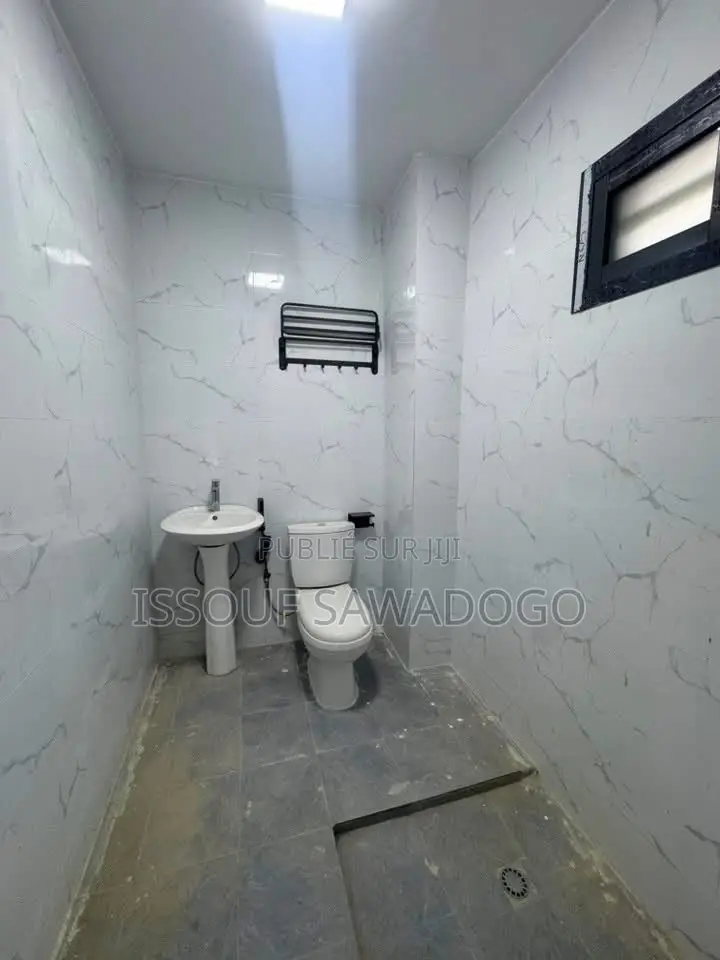 2chbre Appartement dans Isbank, Cocody à Louer