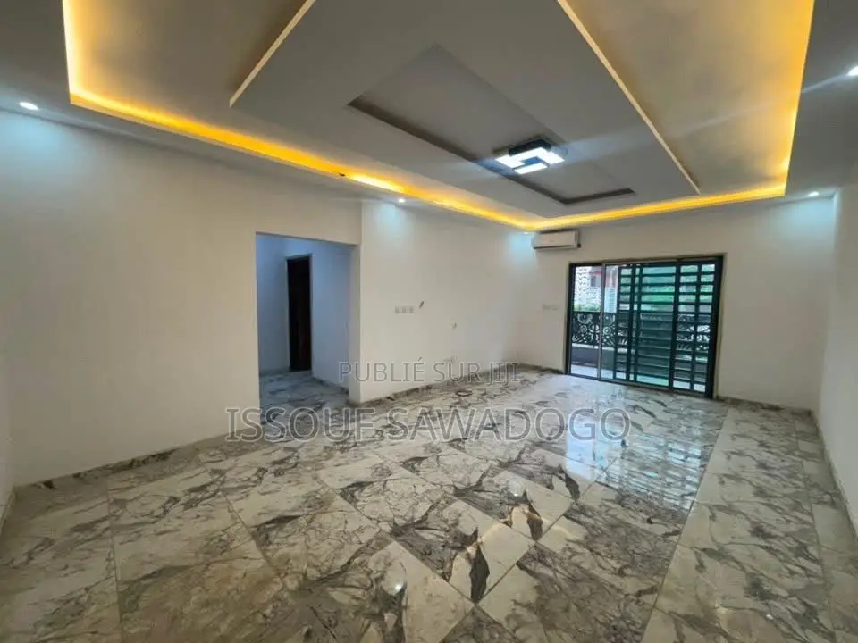 2chbre Appartement dans Isbank, Cocody à Louer