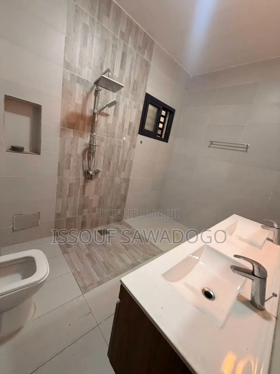 2chbre Appartement dans Isbank, Cocody à Louer