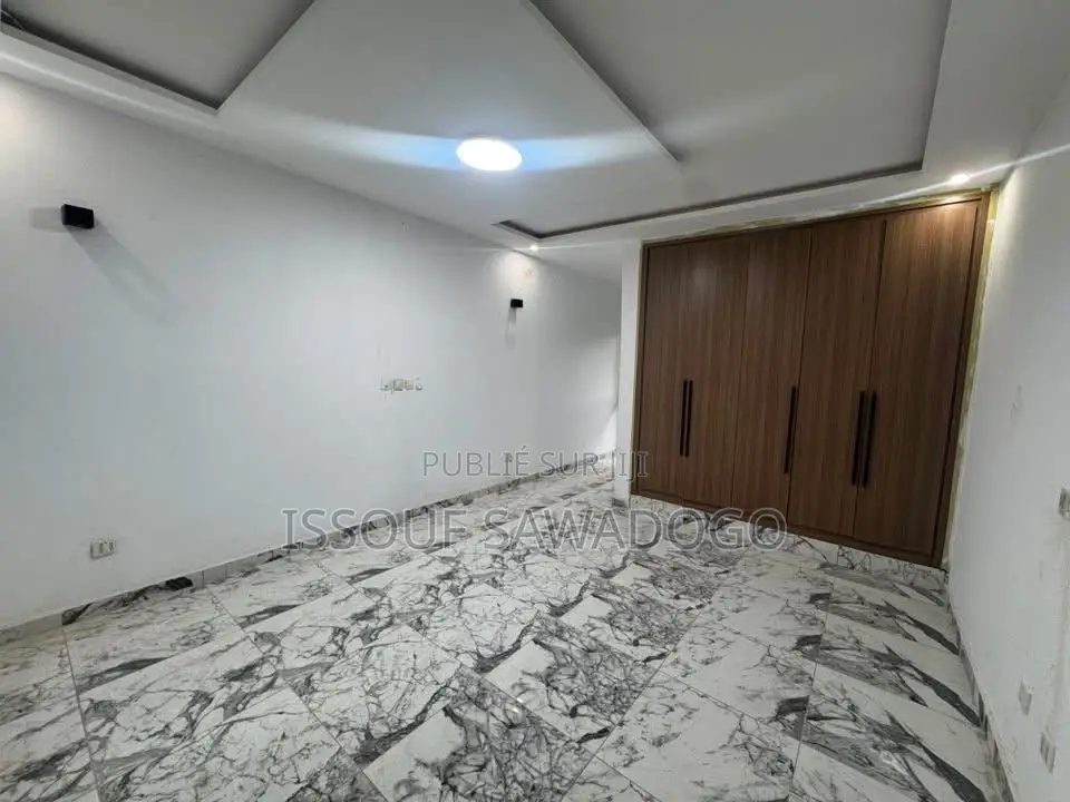 2chbre Appartement dans Isbank, Cocody à Louer