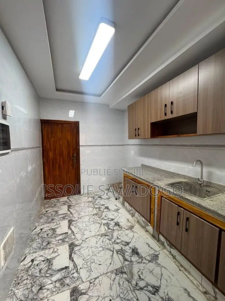 2chbre Appartement dans Isbank, Cocody à Louer