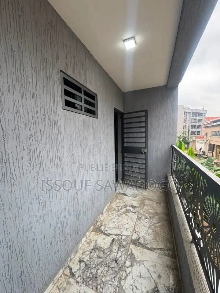 2chbre Appartement dans Isbank, Cocody à Louer