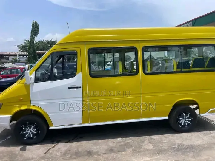 Mazda 1000 2025 Jaune