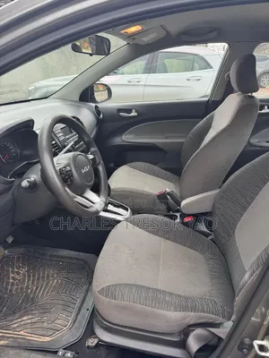 Kia Pegas 2023 Gris