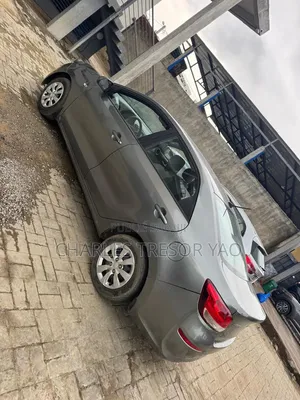 Kia Pegas 2023 Gris