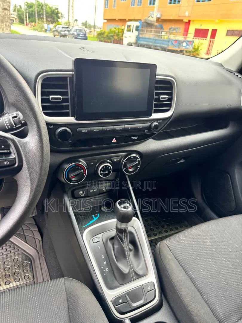 Hyundai Venue 2025 Gris
