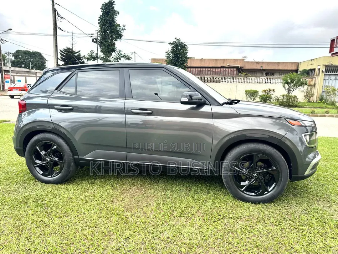 Hyundai Venue 2025 Gris