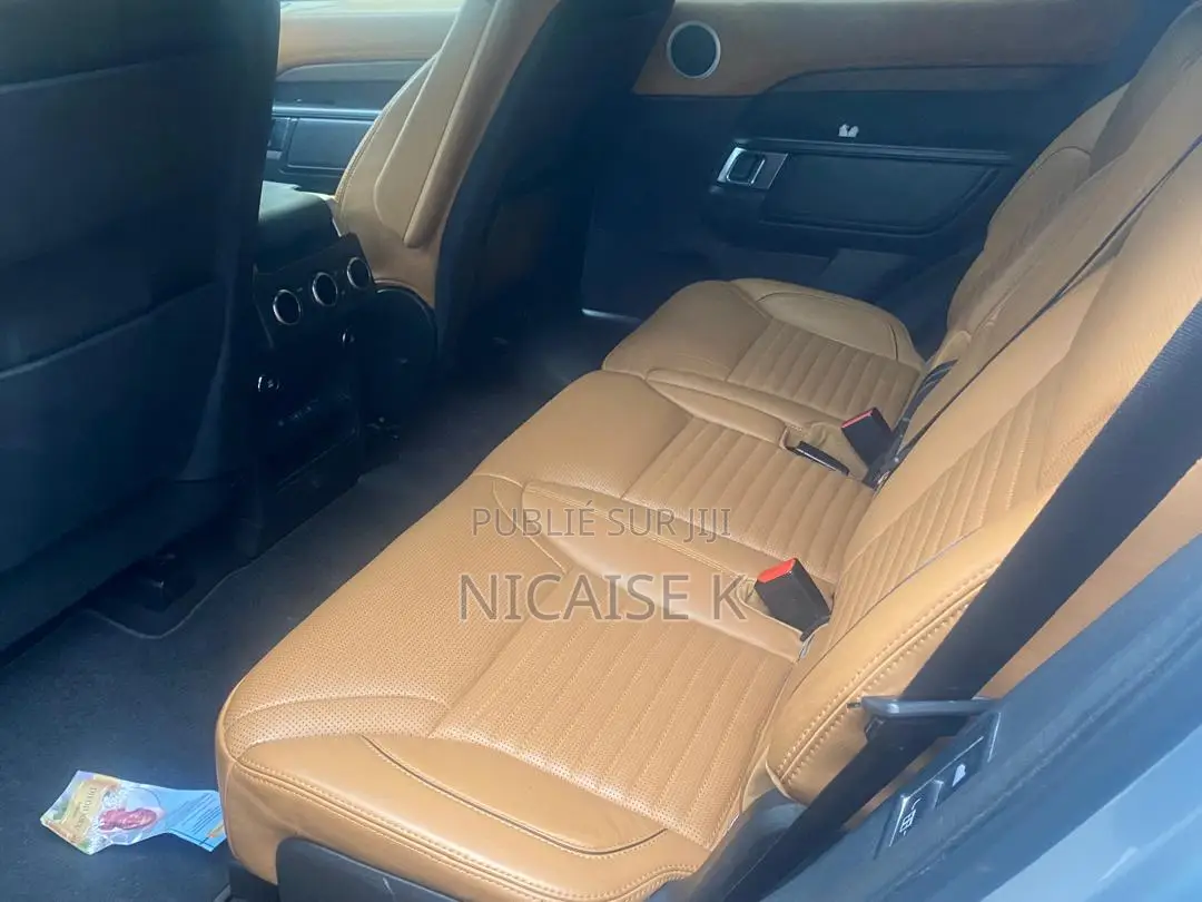 Land Rover Discovery HSE 4x4 2018 Gris