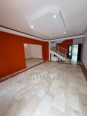 4chbre Duplex dans Francis Gweh, Cocody à Louer