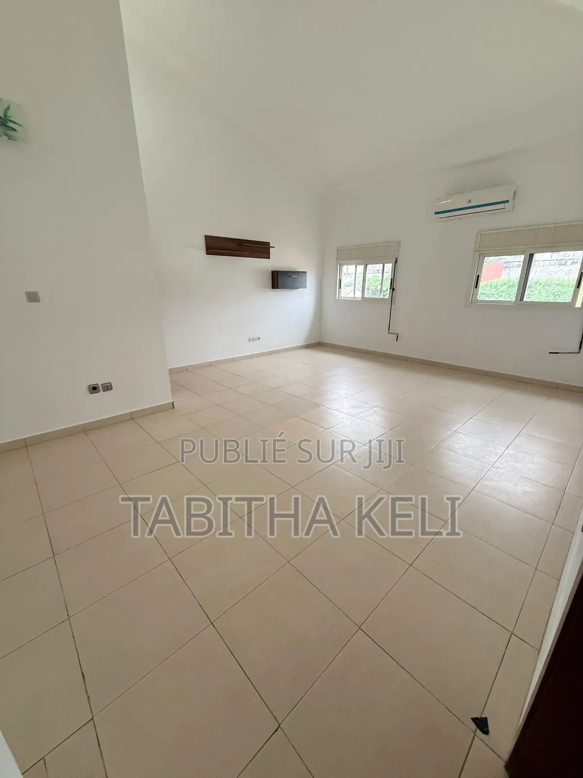 4chbre Duplex dans Francis Gweh, Cocody à Louer