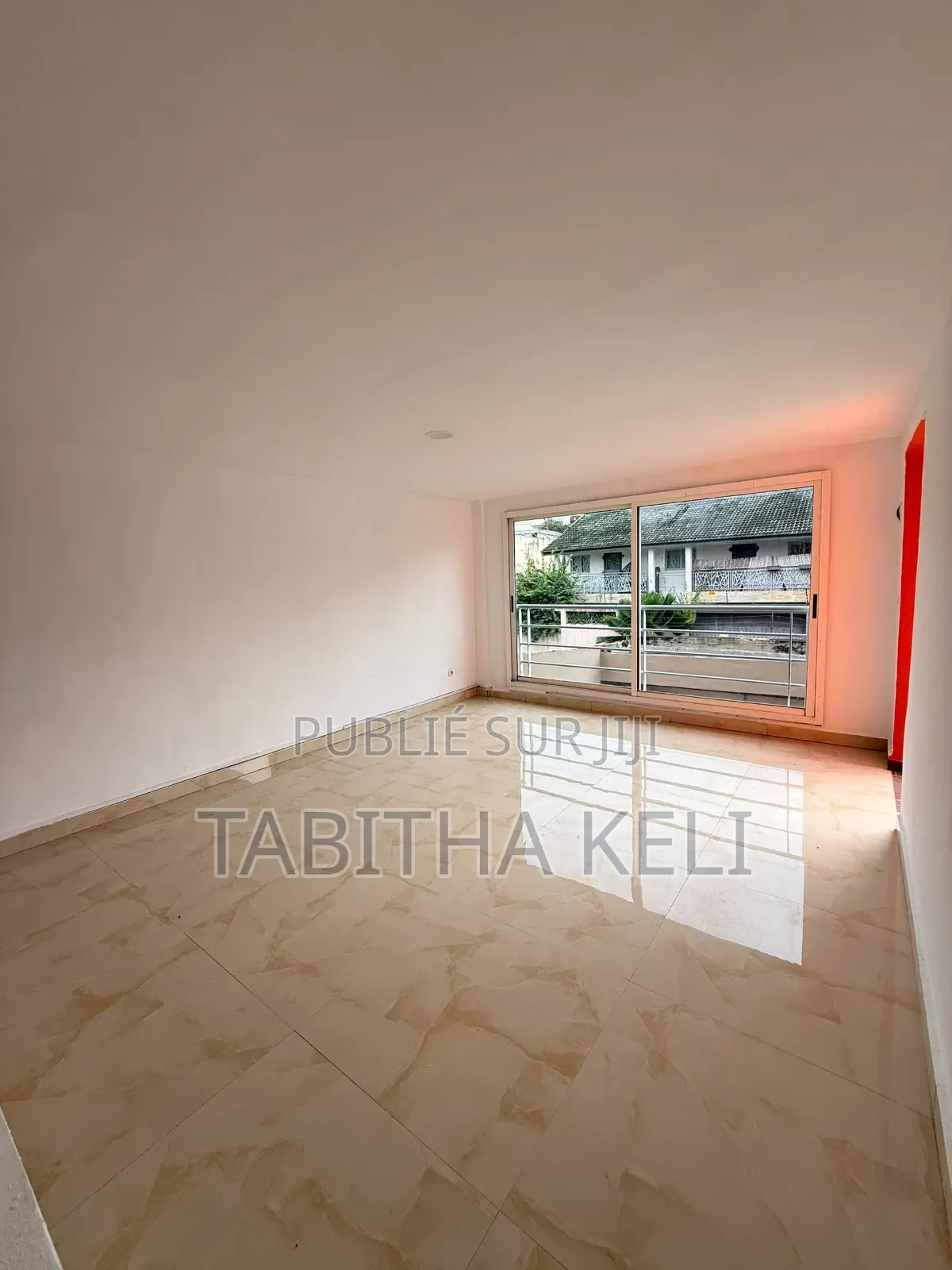 4chbre Duplex dans Francis Gweh, Cocody à Louer