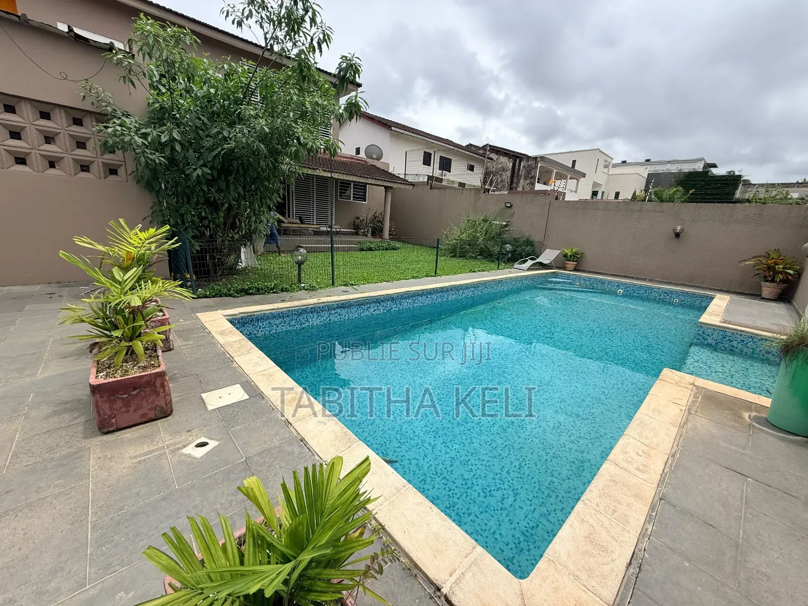 4chbre Duplex dans Francis Gweh, Cocody à Louer