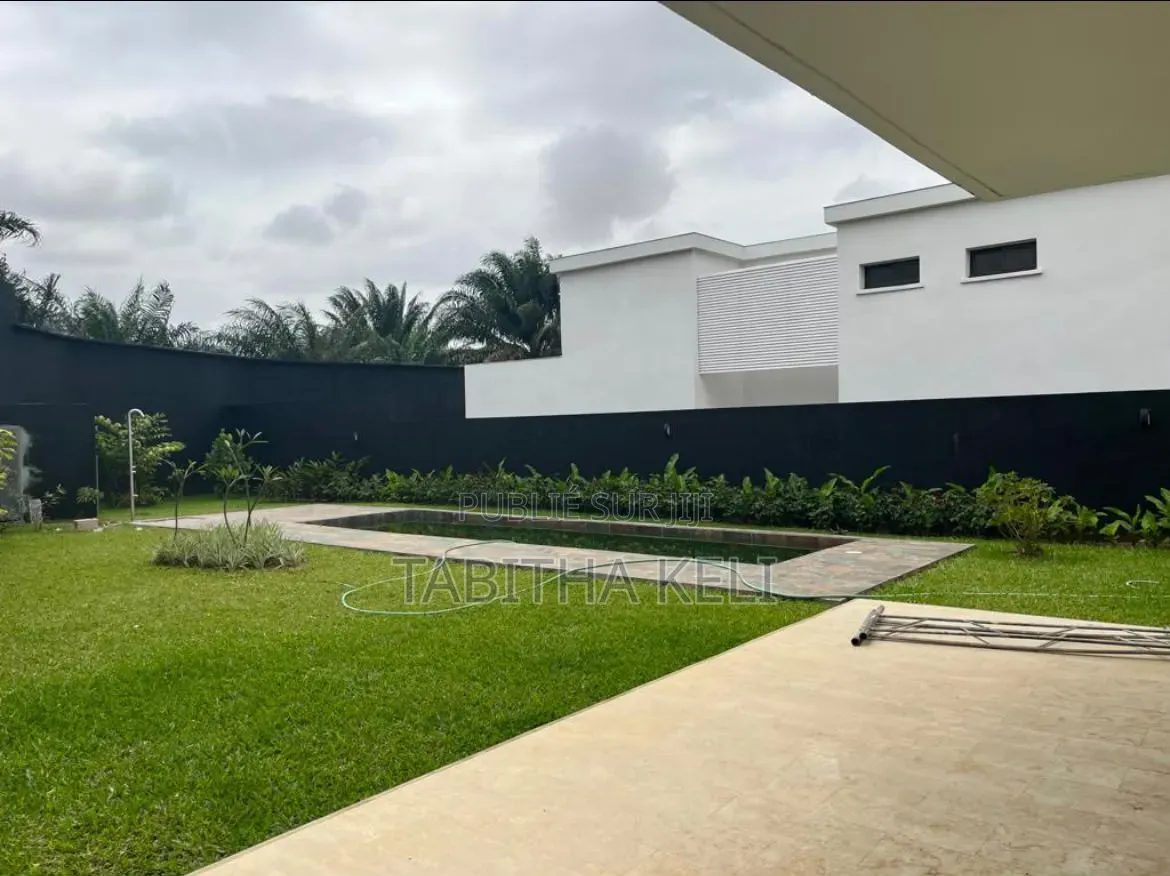 4chbre Duplex dans Francis Gweh, Cocody à Louer