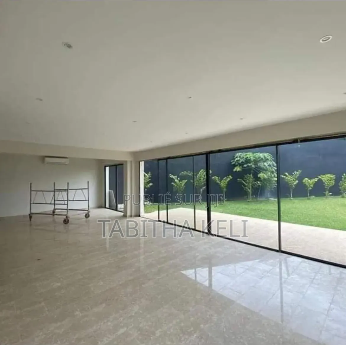 4chbre Duplex dans Francis Gweh, Cocody à Louer