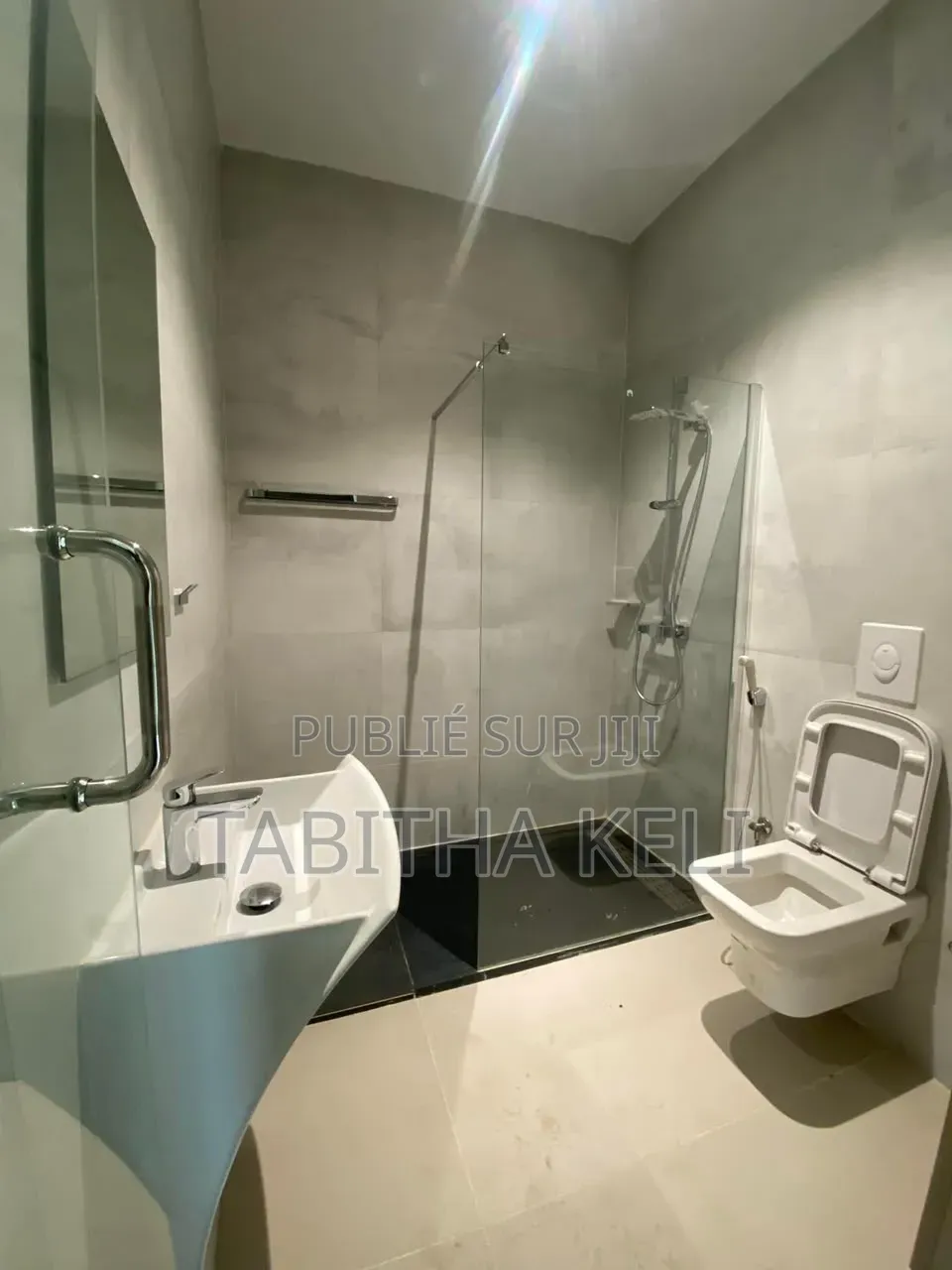 4chbre Duplex dans Francis Gweh, Cocody à Louer