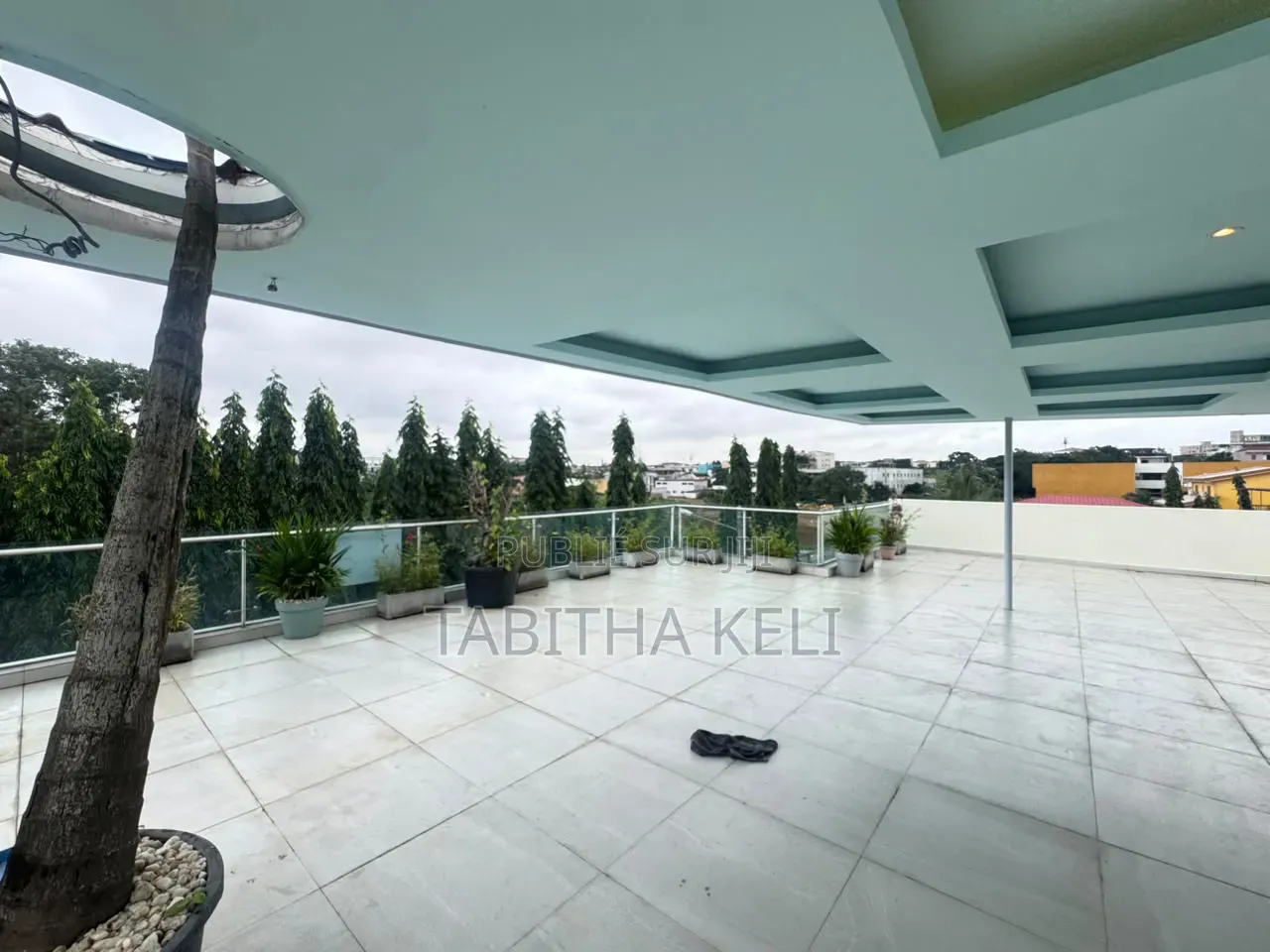 5chbre Duplex dans Francis Gweh, Cocody à Louer