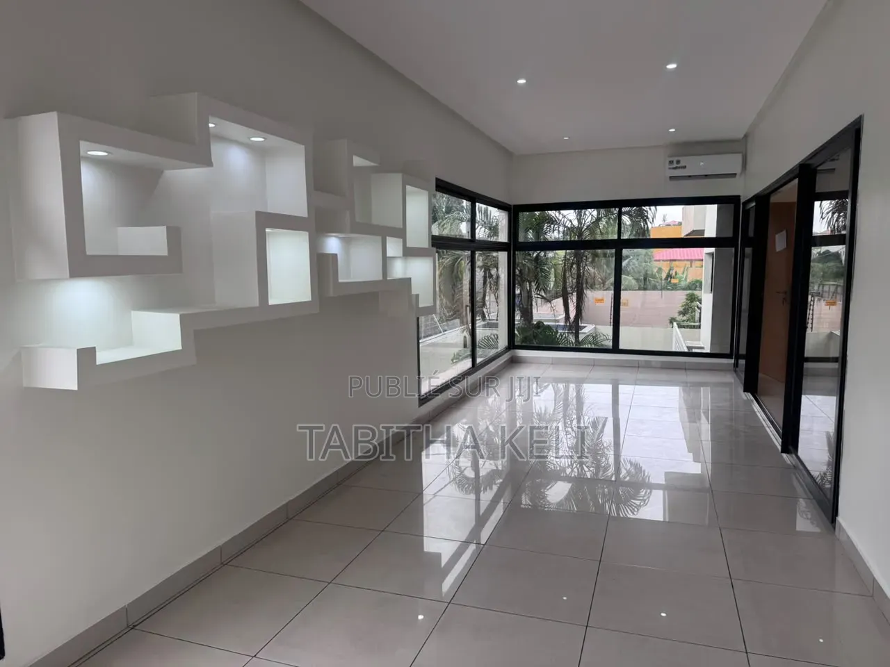 5chbre Duplex dans Francis Gweh, Cocody à Louer