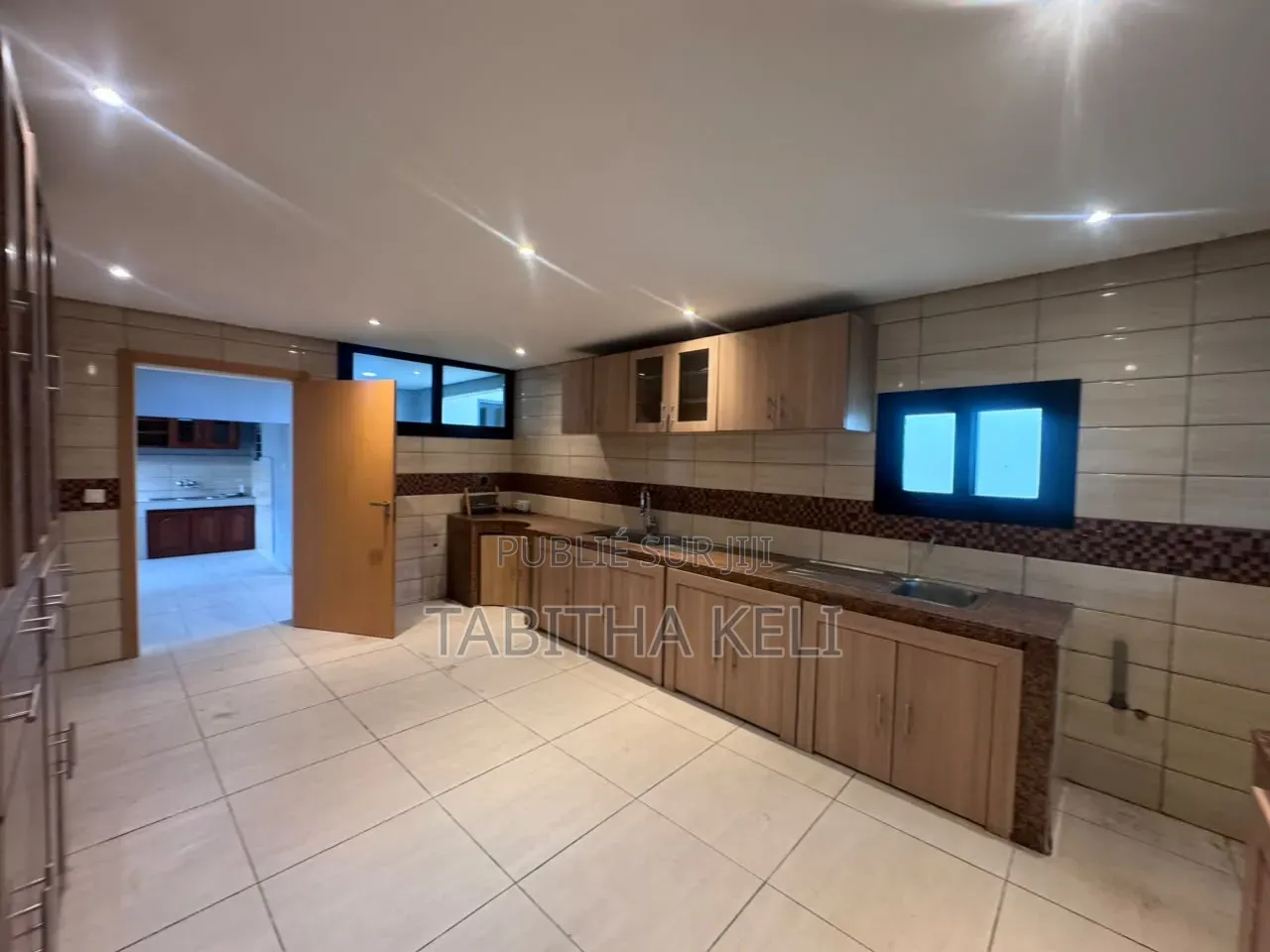 5chbre Duplex dans Francis Gweh, Cocody à Louer