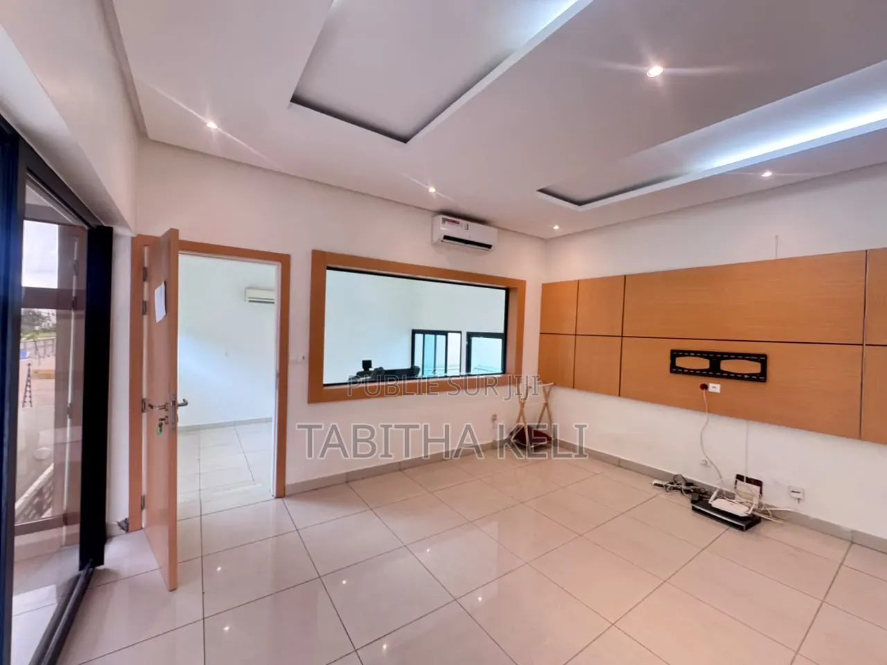5chbre Duplex dans Francis Gweh, Cocody à Louer