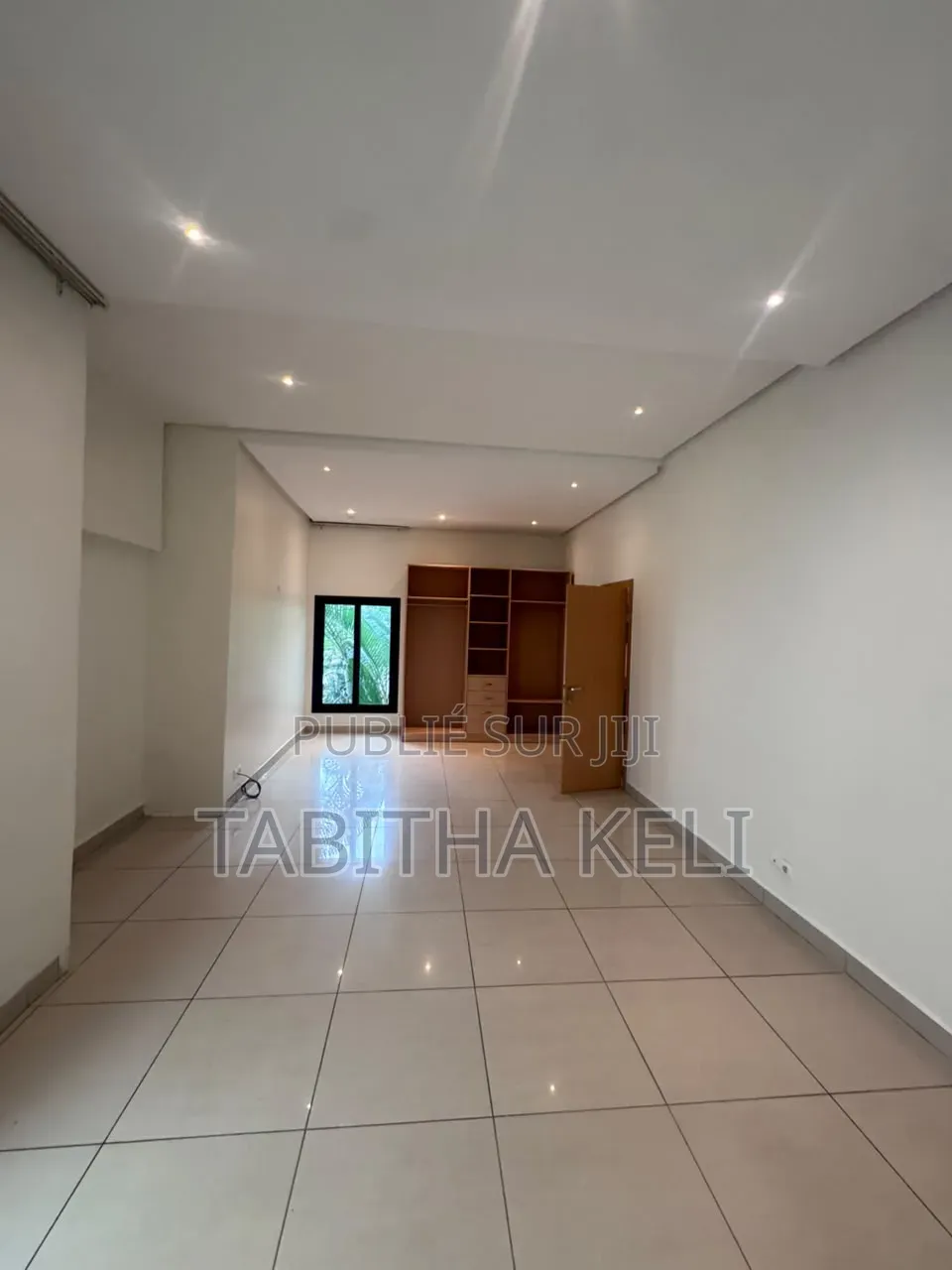 5chbre Duplex dans Francis Gweh, Cocody à Louer