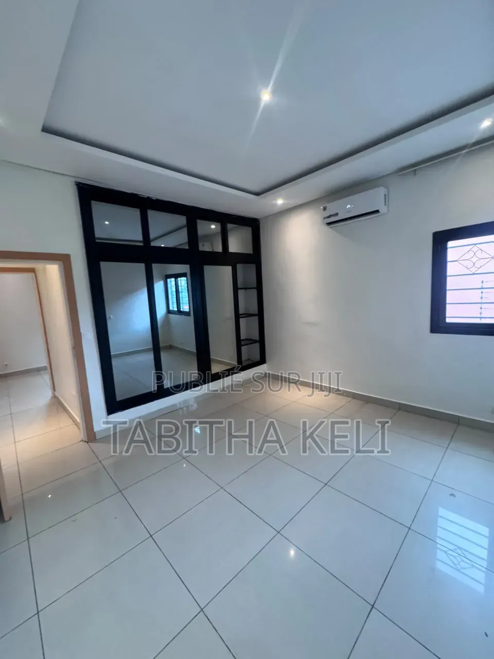 5chbre Duplex dans Francis Gweh, Cocody à Louer