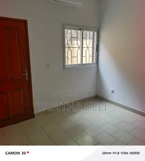 3chbre Appartement dans Francis Gweh, Cocody à Louer