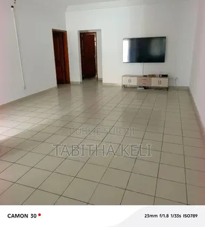 3chbre Appartement dans Francis Gweh, Cocody à Louer