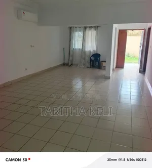 3chbre Appartement dans Francis Gweh, Cocody à Louer