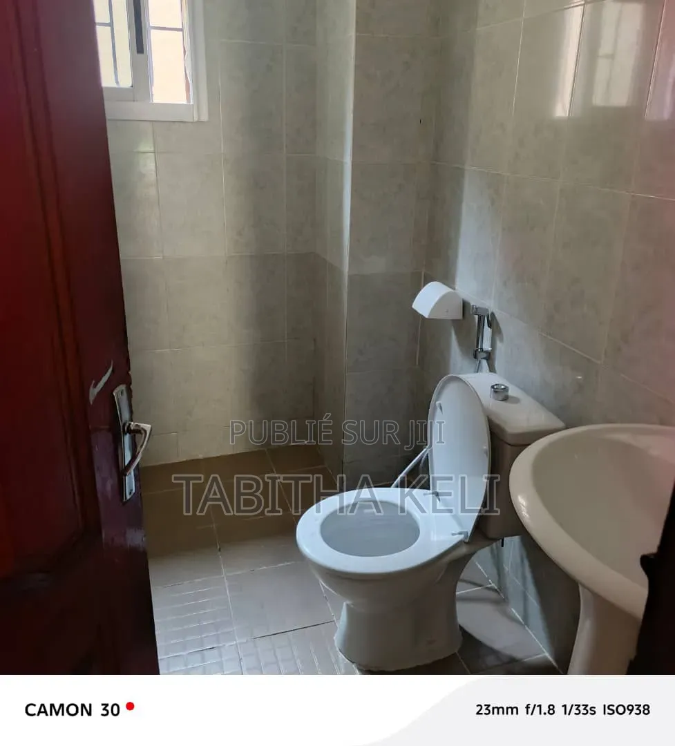 3chbre Appartement dans Francis Gweh, Cocody à Louer