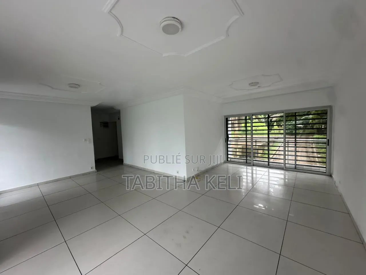 4chbre Appartement dans Francis Gweh, Cocody à Louer