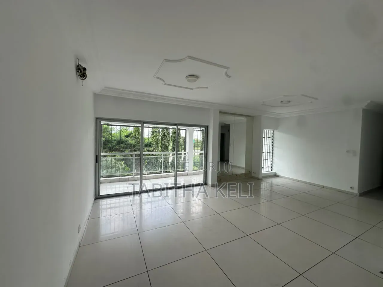 4chbre Appartement dans Francis Gweh, Cocody à Louer