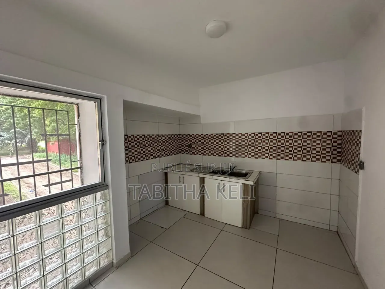 4chbre Appartement dans Francis Gweh, Cocody à Louer