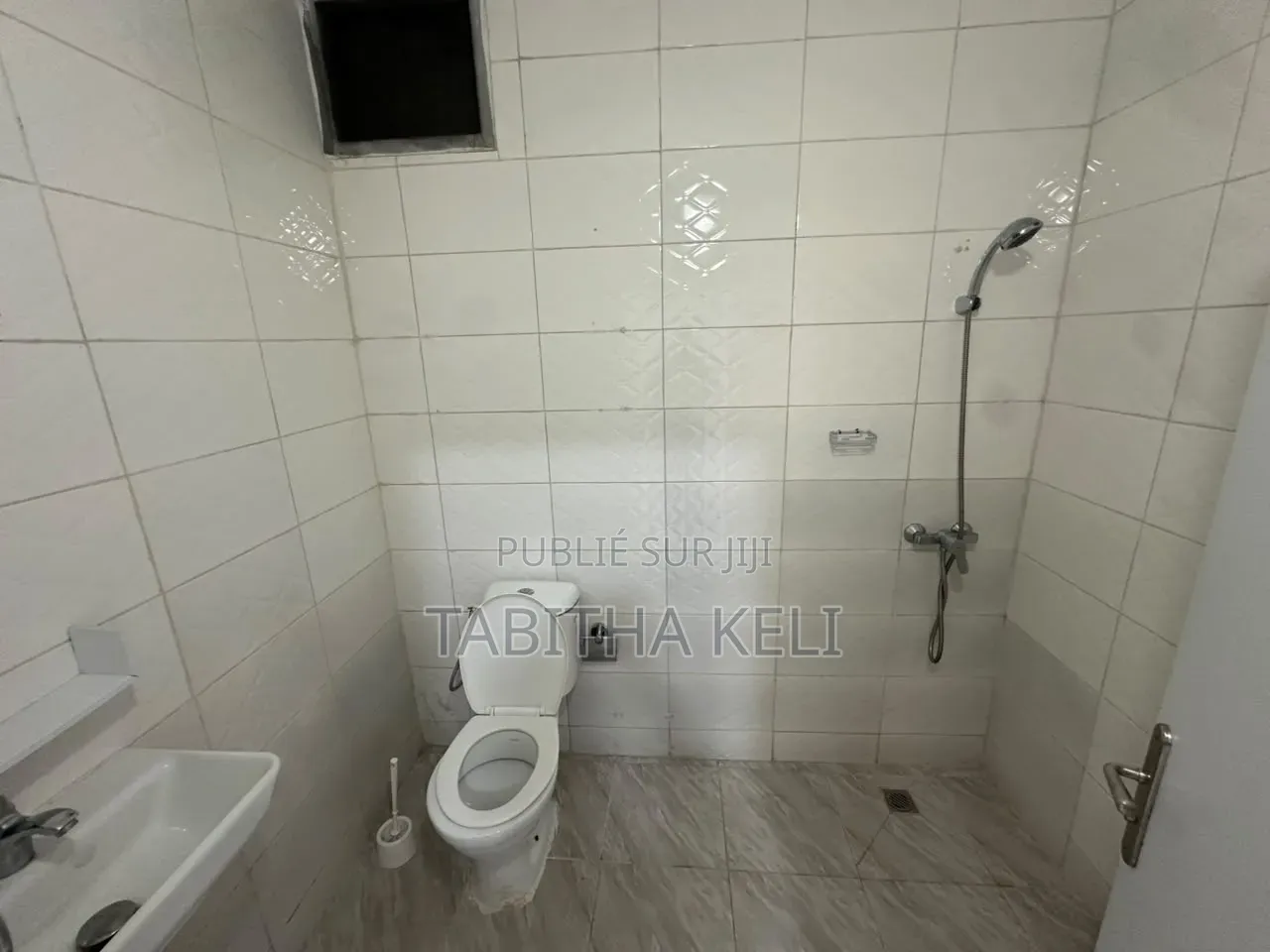 4chbre Appartement dans Francis Gweh, Cocody à Louer