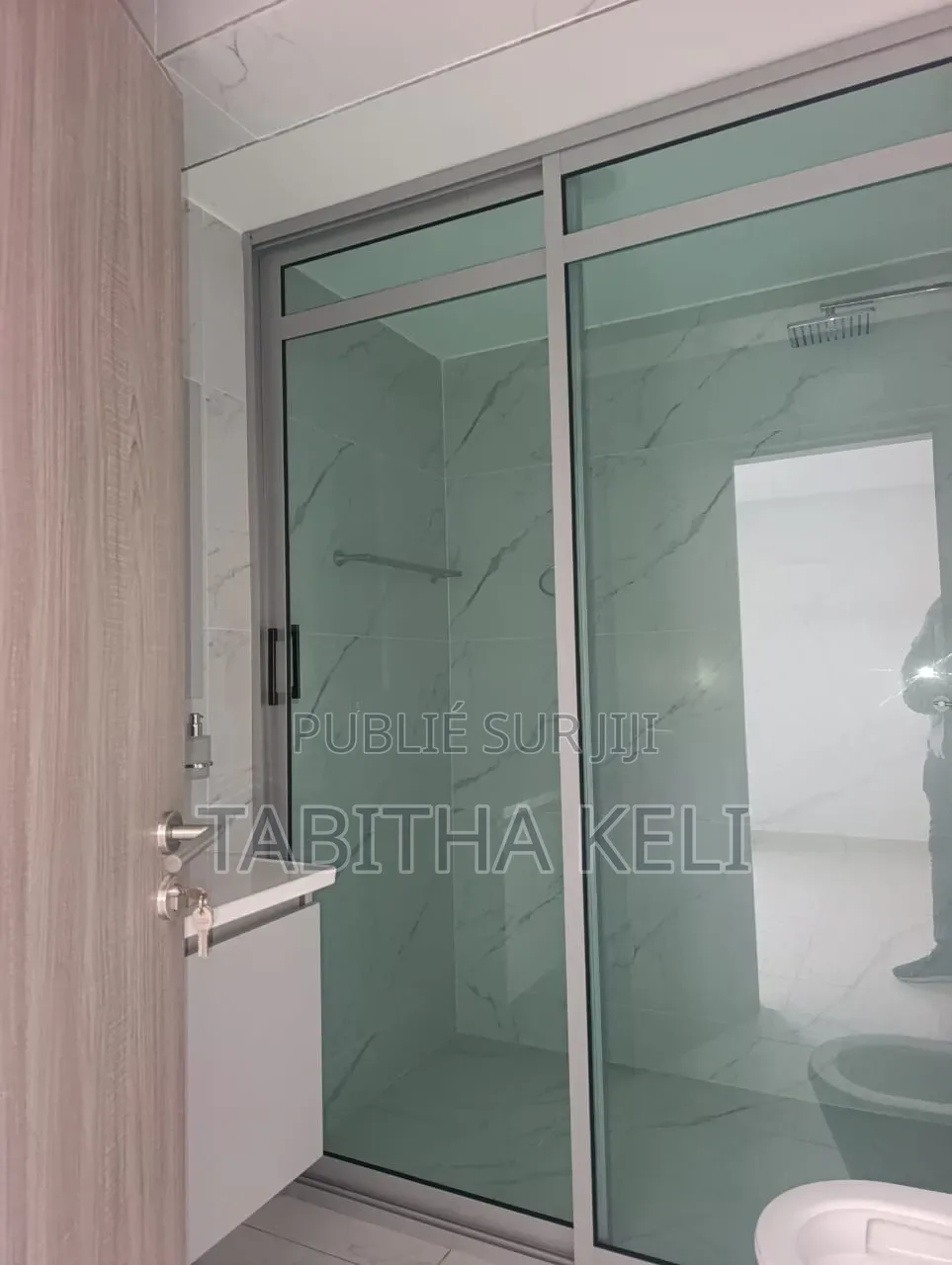 4chbre Appartement dans Francis Gweh, Cocody à Louer